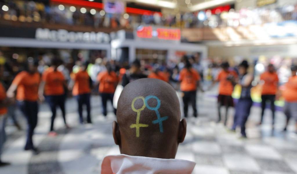 El Día Contra la Homofobia evoca en África la persecución que sufren los gays