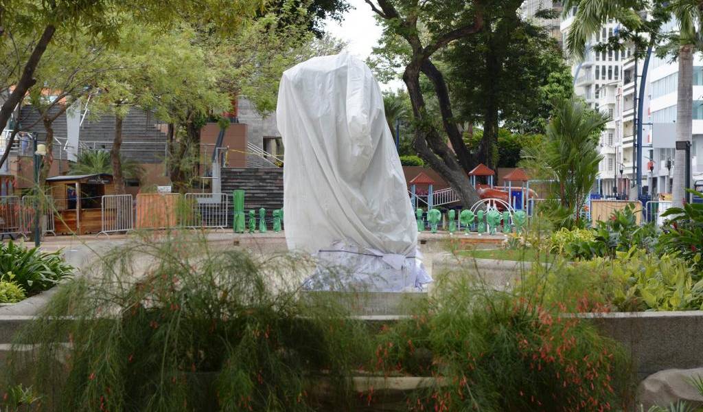 Pese a polémica, monumento de León Febres Cordero fue colocado