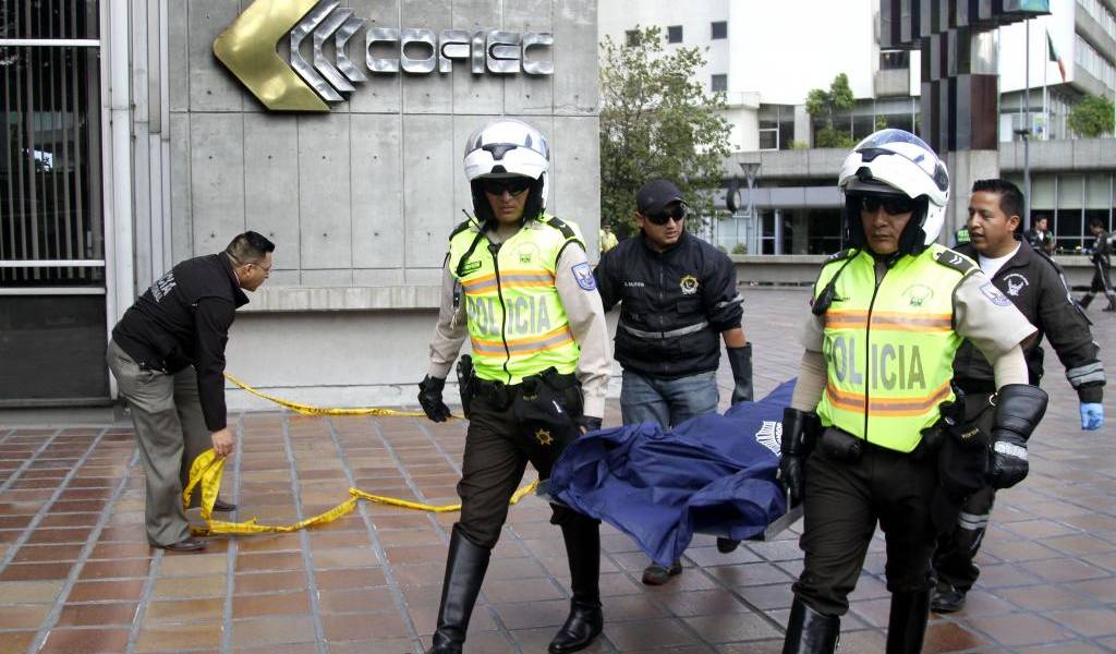Un hombre cayó del último piso del edificio Cofiec en Quito