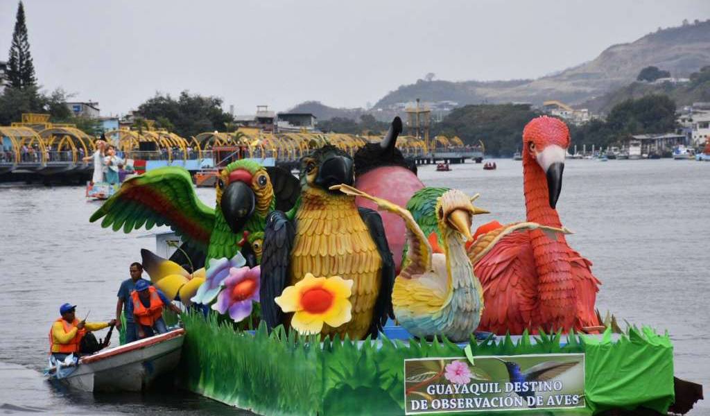 Desfile Náutico llenó de personajes coloridos el Salado