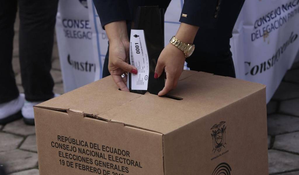 Presidente Correa condiciona propuesta de Alcalde Nebot de contar votos al azar