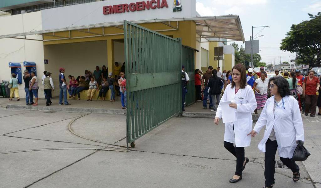 Hospital del IESS Guayaquil, en emergencia por presunta red de corrupción