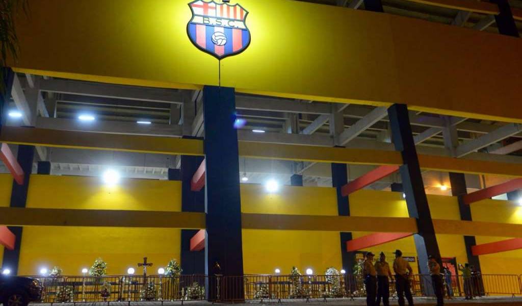 Estadio Monumental acoge luto por aficionados en el corazón del &#039;Ídolo del Astillero&#039;