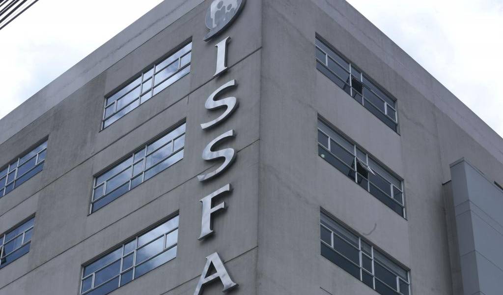 Varios militares en servicio pasivo se oponen a nueva directora del Issfa