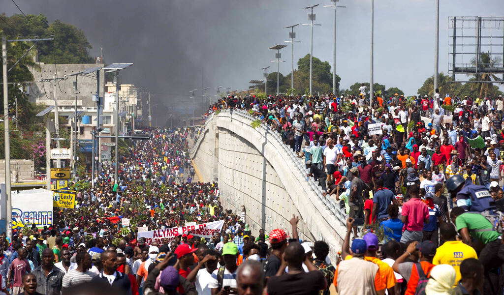 Haitianos amenazan con protestas pese a anuncio económico