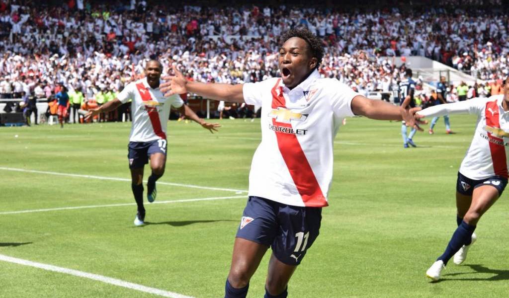 Liga de Quito renueva con tres de sus canteranos