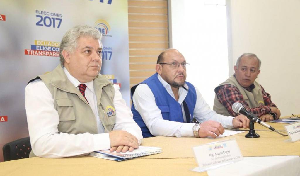 Presidente del CNE se reúne con observadores de Chile y Bolivia