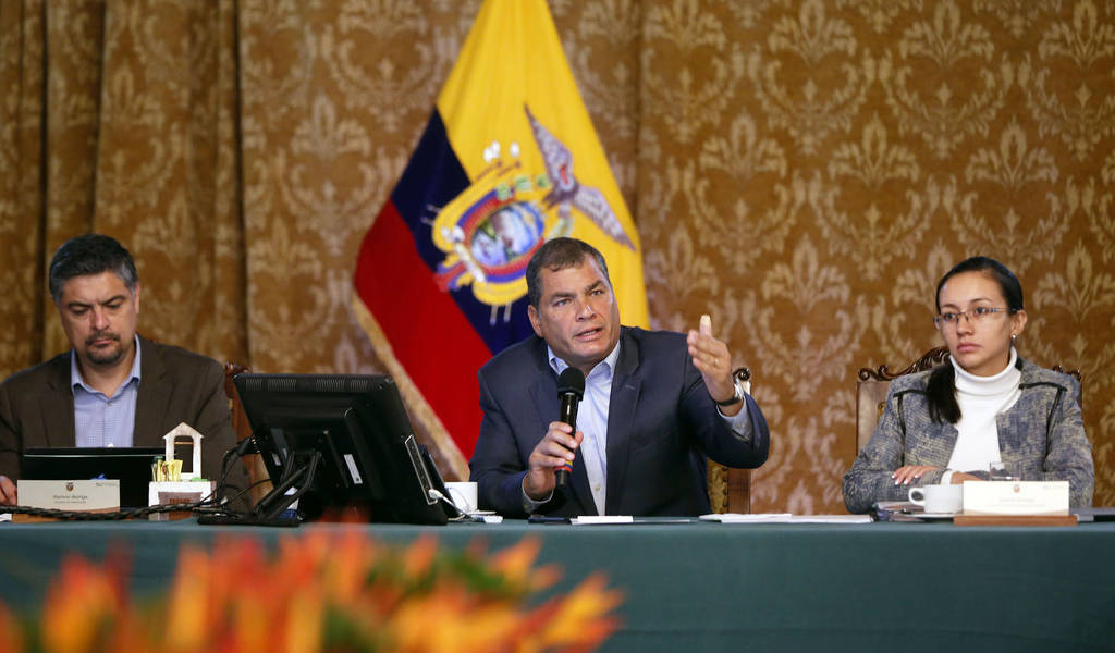 Presidente Correa emite decreto sobre el proceso de transición de mando