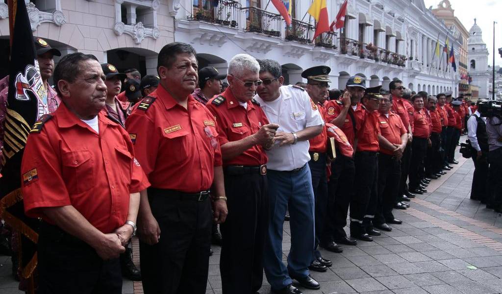 Bomberos de todo el país llegaron a Quito para dialogar con el Gobierno