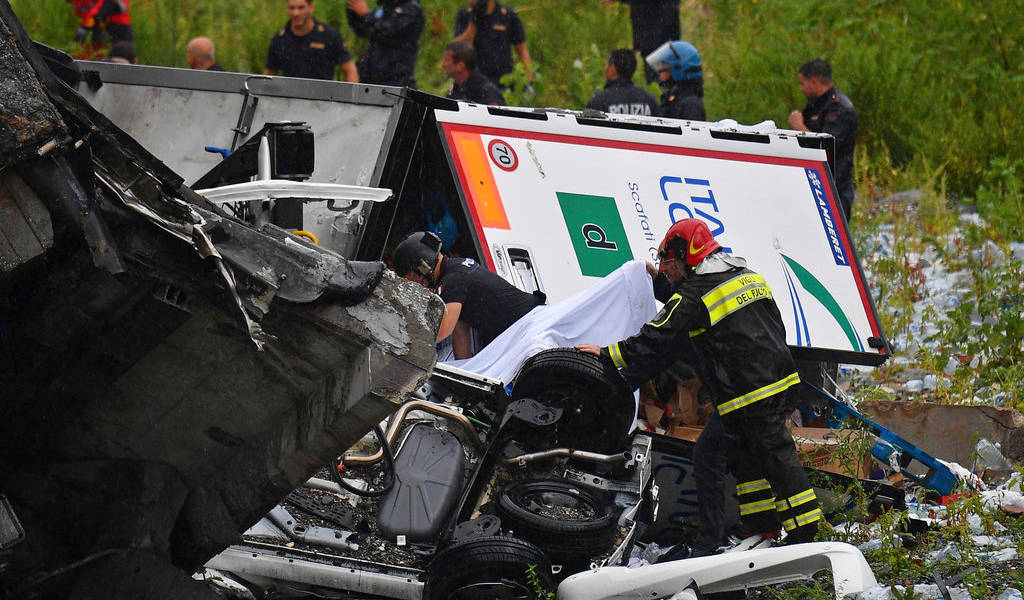 Mueren 11 personas por colapso de un puente en Italia