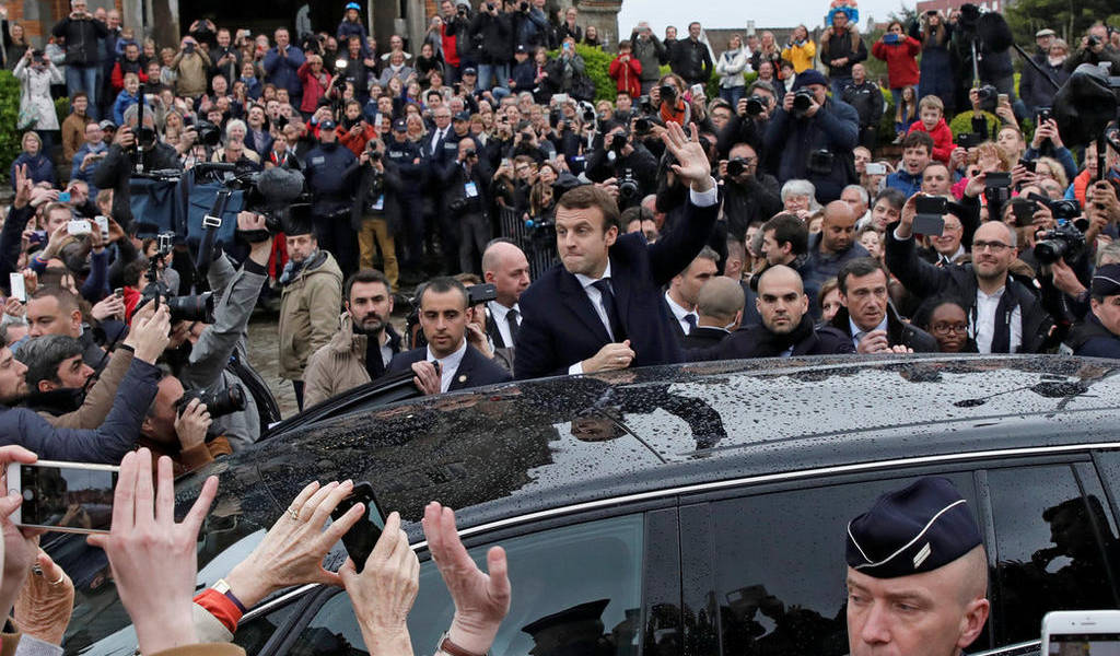 Emmanuel Macron actúa por su cuenta y sorprende a sus socios europeos