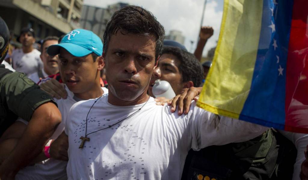 El padre de Leopoldo López denuncia que su hijo está incomunicado en prisión