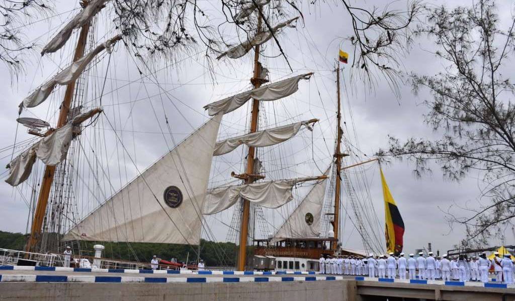 Armada ecuatoriana conmemoró los 40 años del Buque Escuela Guayas