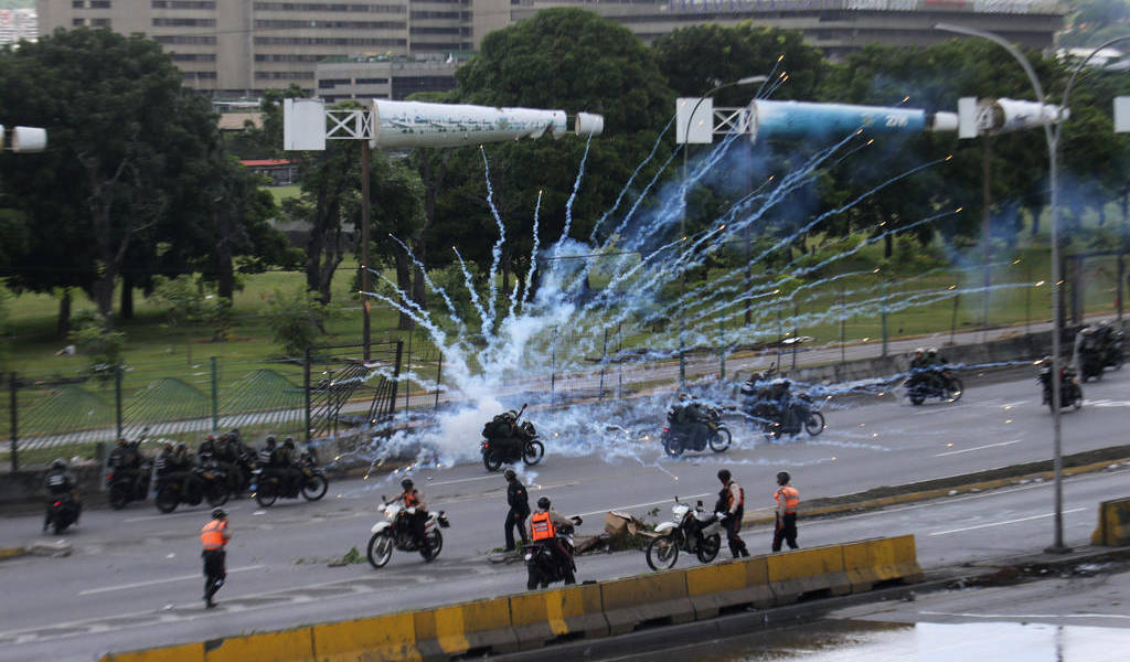 Presidente Maduro amenaza con recurrir a las armas tras &quot;ataque terrorista&quot;