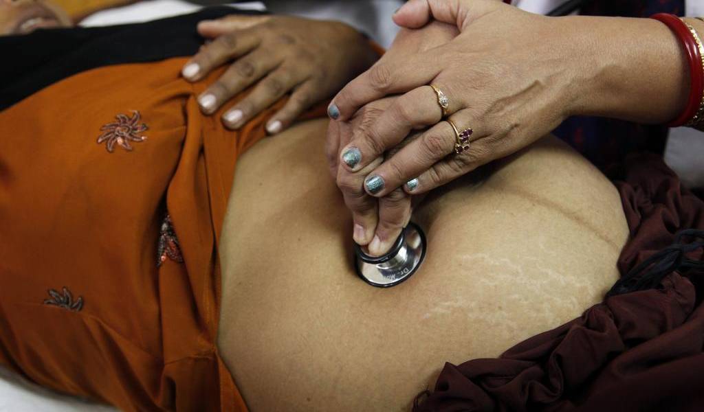 Los polémicos consejos de India a las embarazadas: ¿irracionalidad o &quot;sabiduría ancestral&quot;?