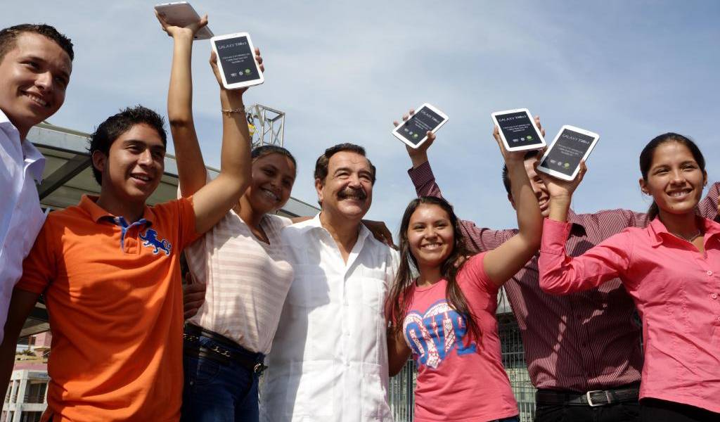 4.000 &#039;bachilleres digitales&#039; de Guayaquil recibieron tablets