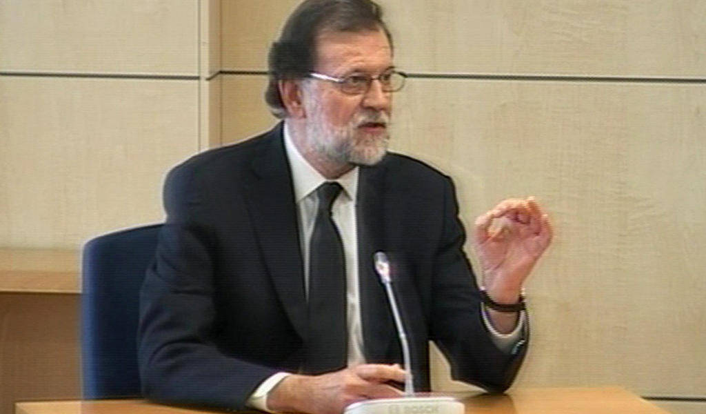 Presidente español, Mariano Rajoy, dice que ignoraba corrupción en su partido