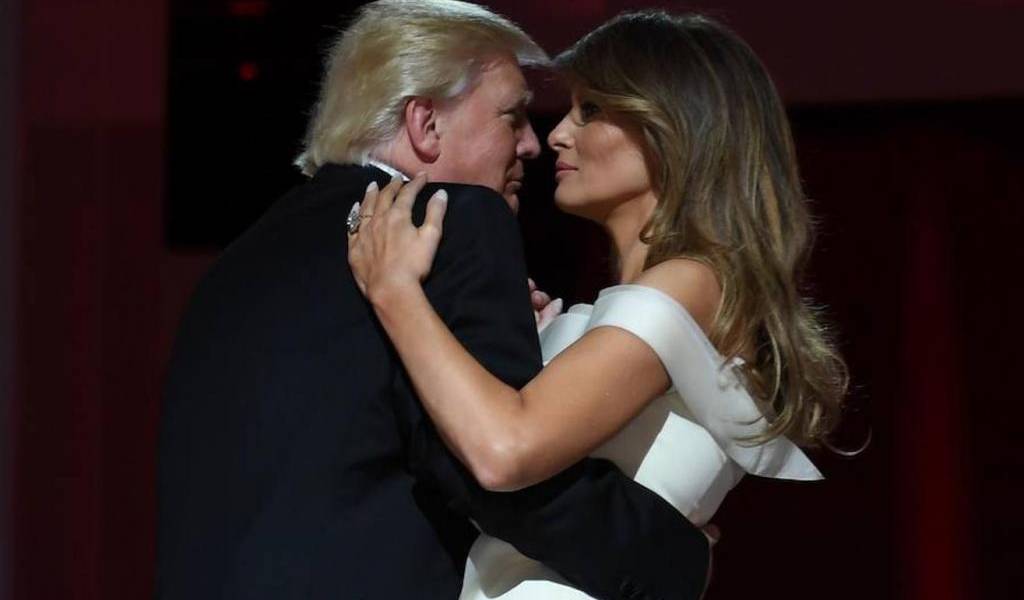 Donald Trump y Melania presumen del triunfo en su primer baile presidencial