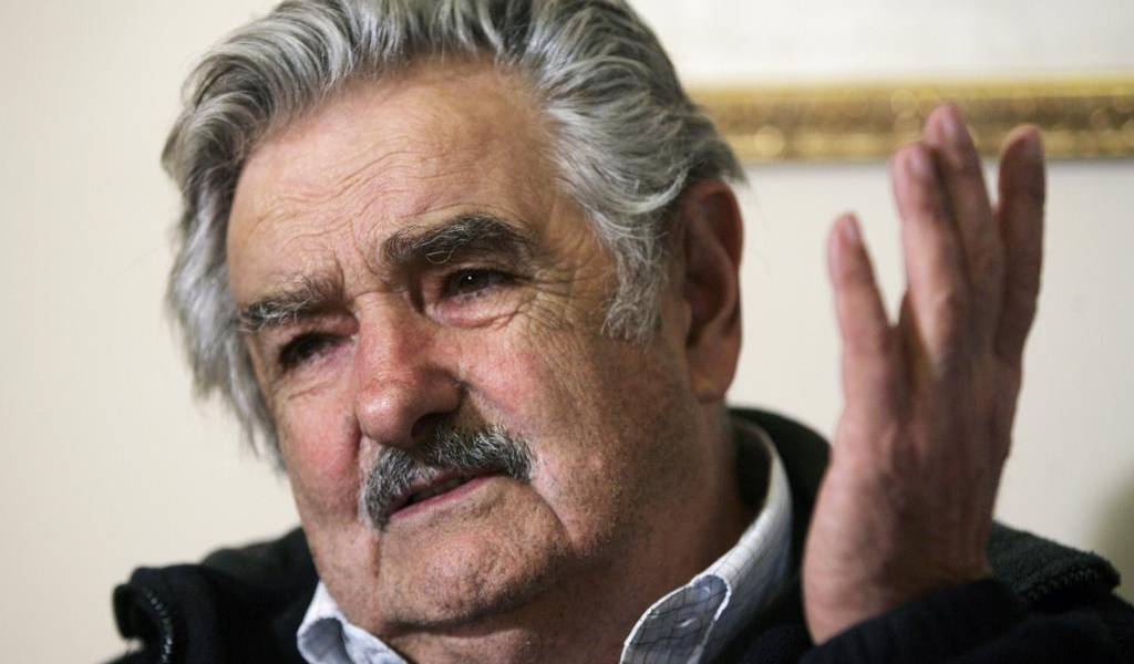 Mujica afirma que sanción a Suárez será &quot;eterna vergüenza&quot; de los mundiales