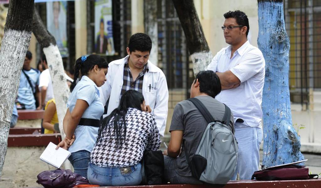 Casi tres mil egresados de 22 escuelas de medicina deberán rendir examen