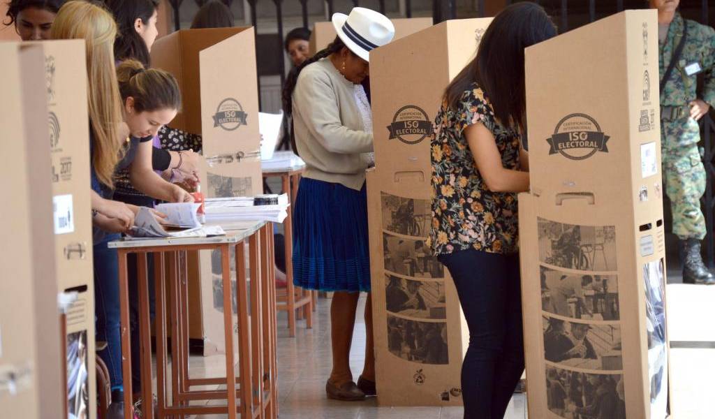 CNE asegura que votación se desarrolla con normalidad