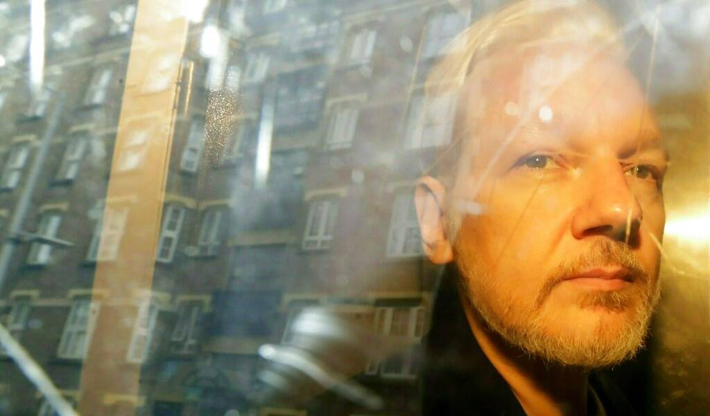 Suecia reabre el caso de violación contra Assange
