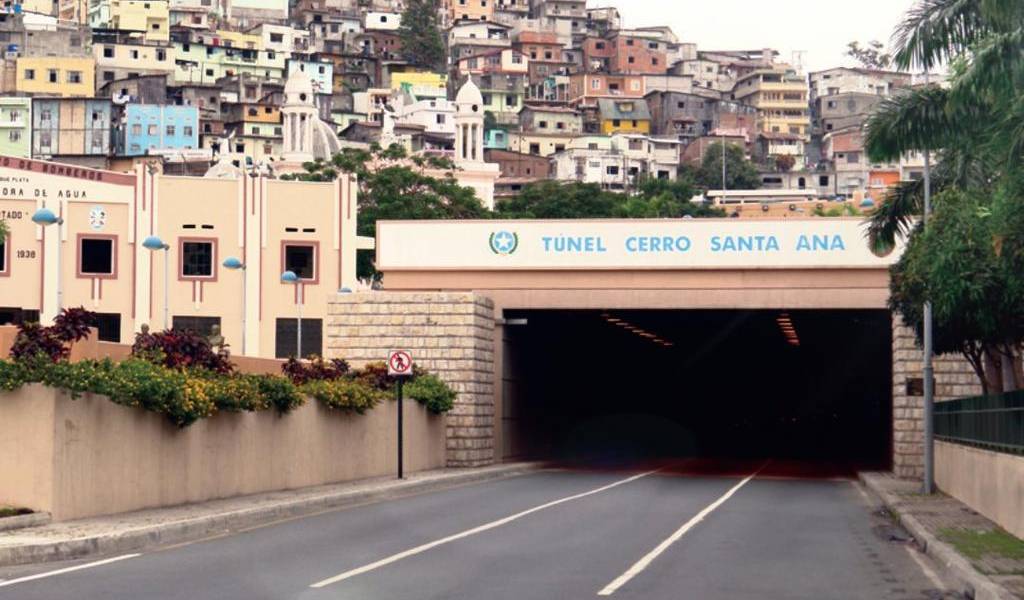 Inhabilitan paso vehicular de túneles de Guayaquil en horario nocturno