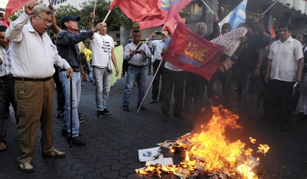 Simpatizantes de UNE y Policía protagonizaron tumulto en Guayaquil