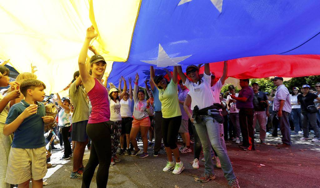 Gobierno venezolano sancionará a empresas que se unan a paro opositor
