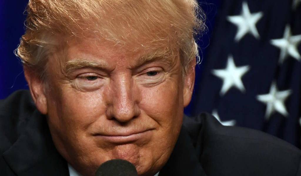 Donald Trump bromea con un ataque aéreo mexicano contra EE.UU.