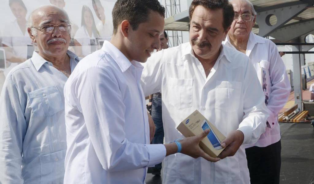 4.000 &#039;bachilleres digitales&#039; de Guayaquil recibieron tablets