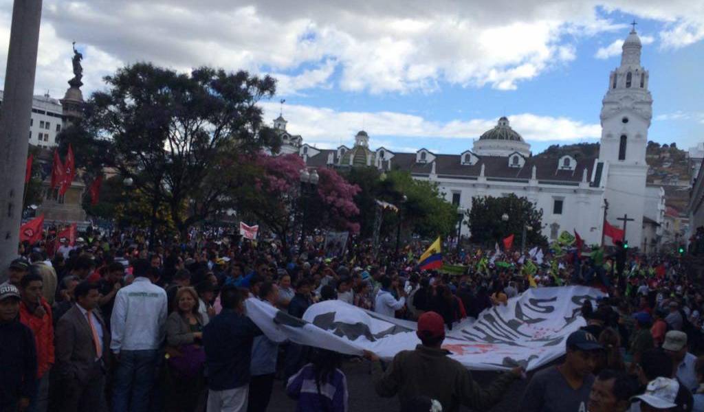 Marcha contra Gobierno y concentración a favor del régimen, en Quito