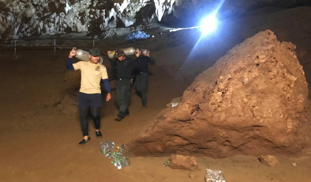 Inundación complica rescate de niños en cueva de Tailandia