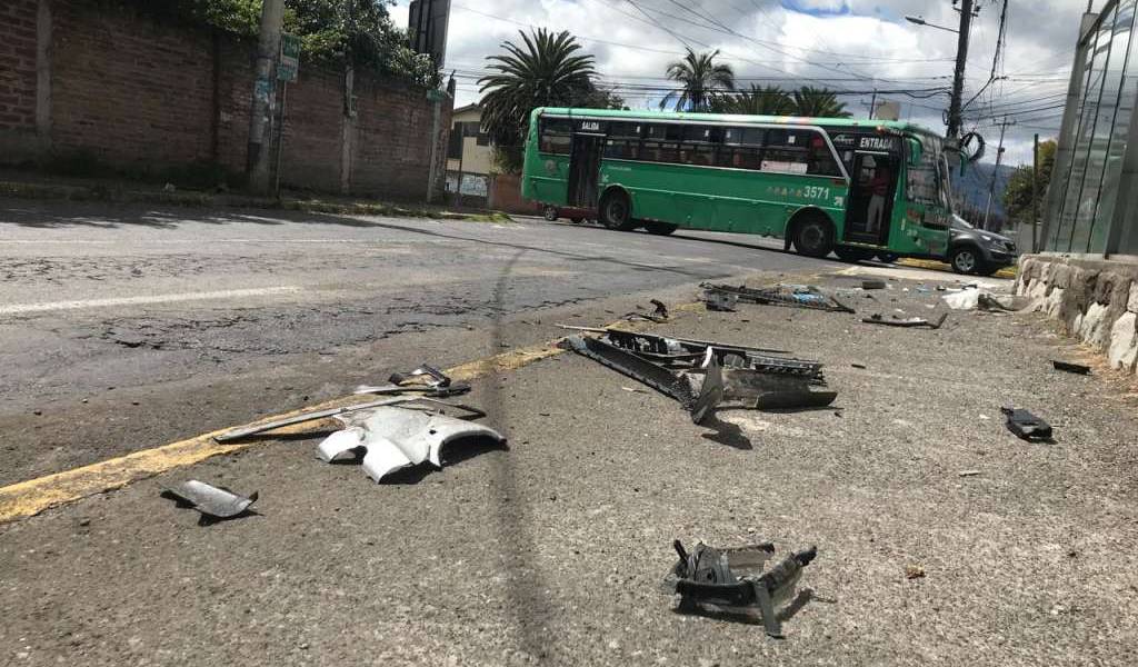 2 muertos y 5 heridos tras accidente en Los Chillos
