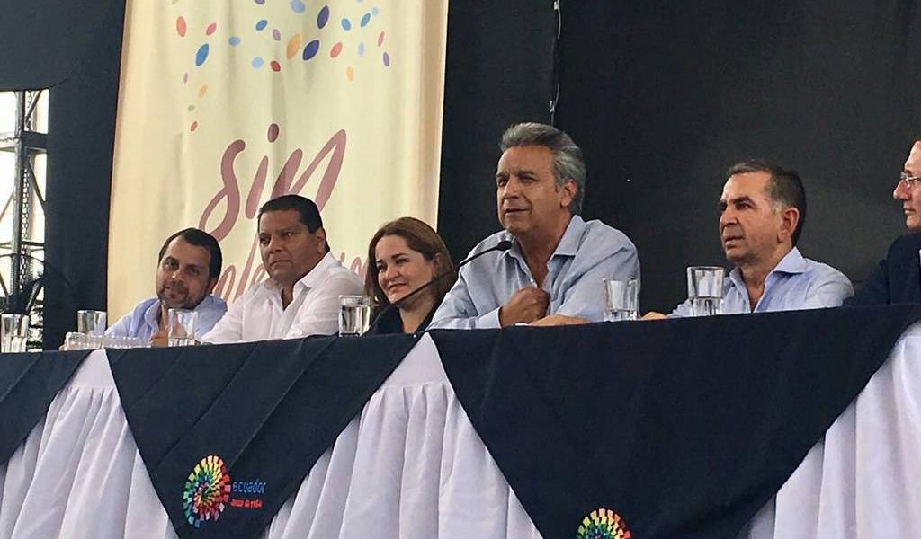 Presidente Moreno firma decreto de bonos para personas de la tercera edad
