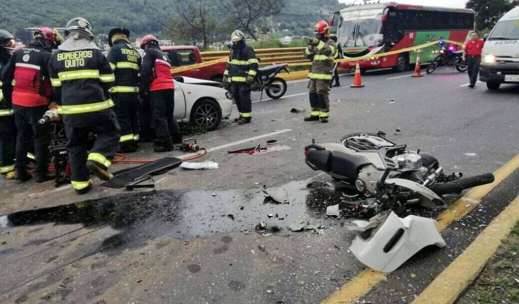 Quito: Aparatoso accidente múltiple en el sector del Trébol deja 4 heridos