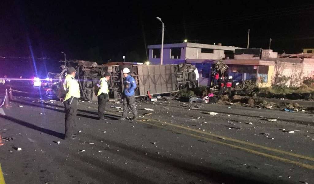 Más de 20 muertos tras accidente en vía Pifo-Papallacta