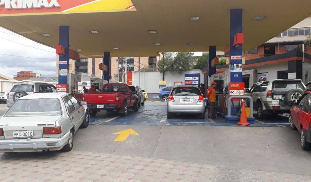 Sigue desabastecimiento de gasolina Ecopaís en Azuay