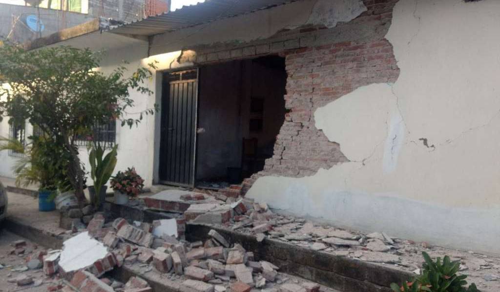 Un potente sismo sacude centro y sur de México y revive temores en población
