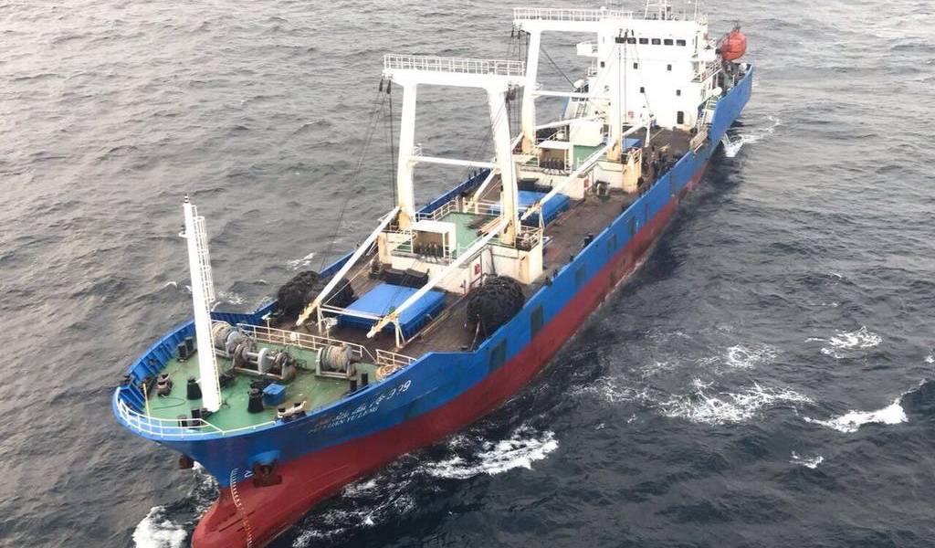 Dictan prisión preventiva a 20 extranjeros de buque chino por delito ambiental