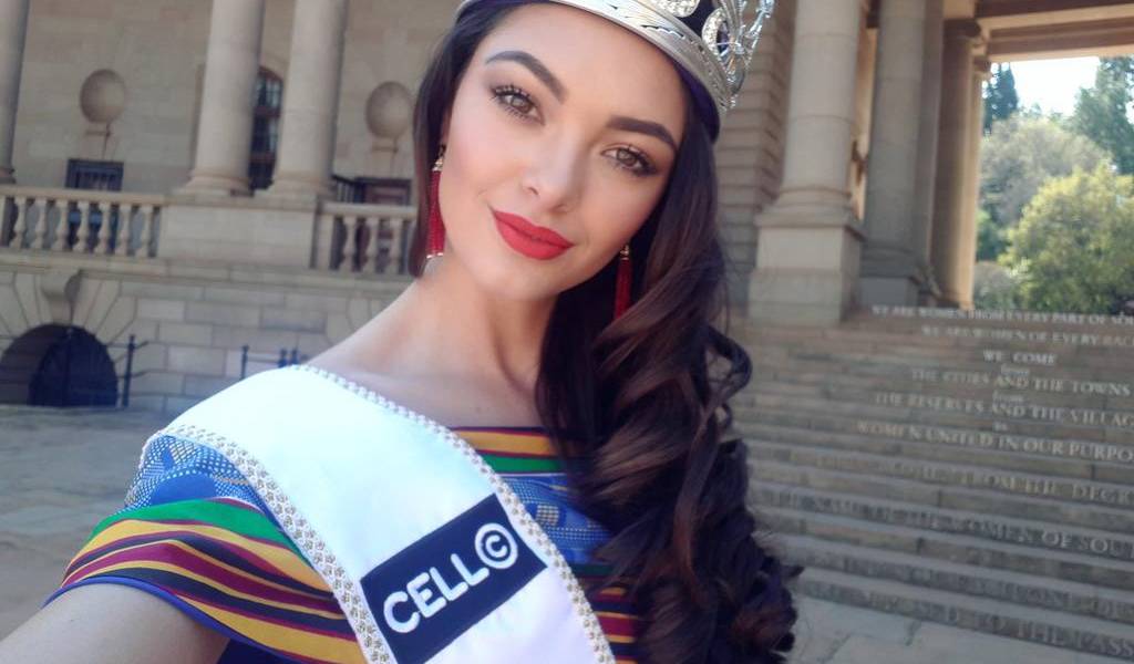 Miss Sudáfrica recibe duras críticas por fotografías en visita a niños con VIH