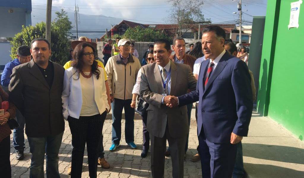 Presidenciable Patricio Zuquilanda no pudo sufragar en Cumbayá