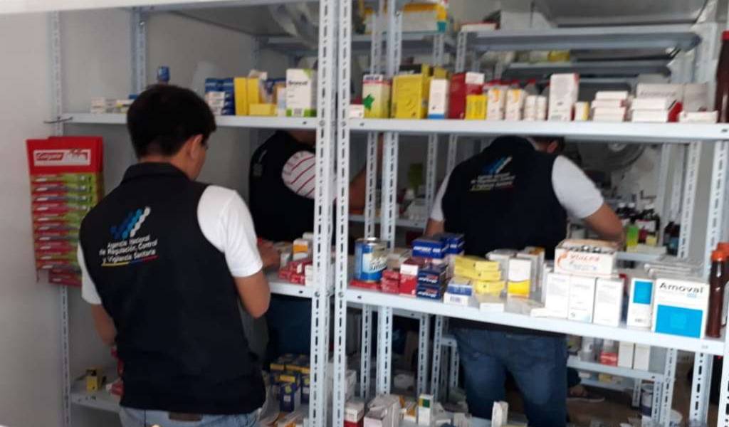 900 productos adulterados en farmacia de Manabí