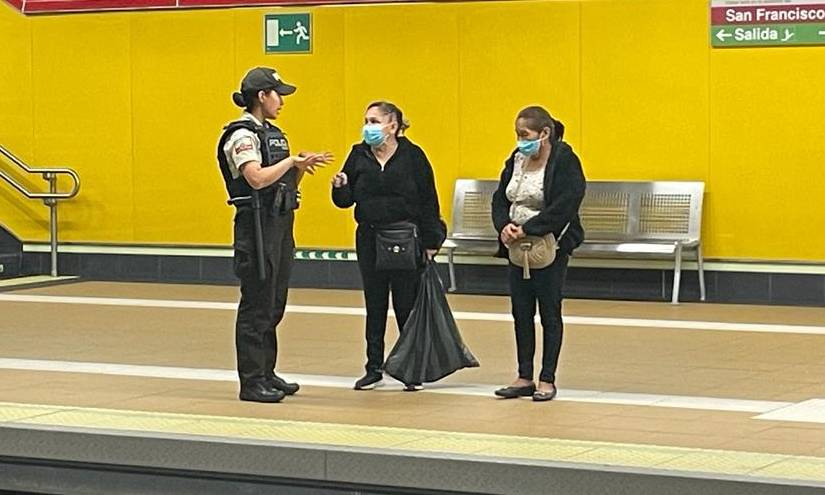 Personal de la Policía Nacional estuvo en los andenes del Metro.