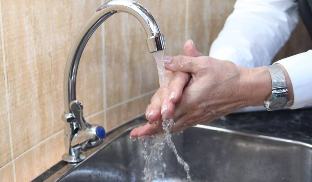 Suspenden servicio de agua potable en 26 barrios del centro de Quito