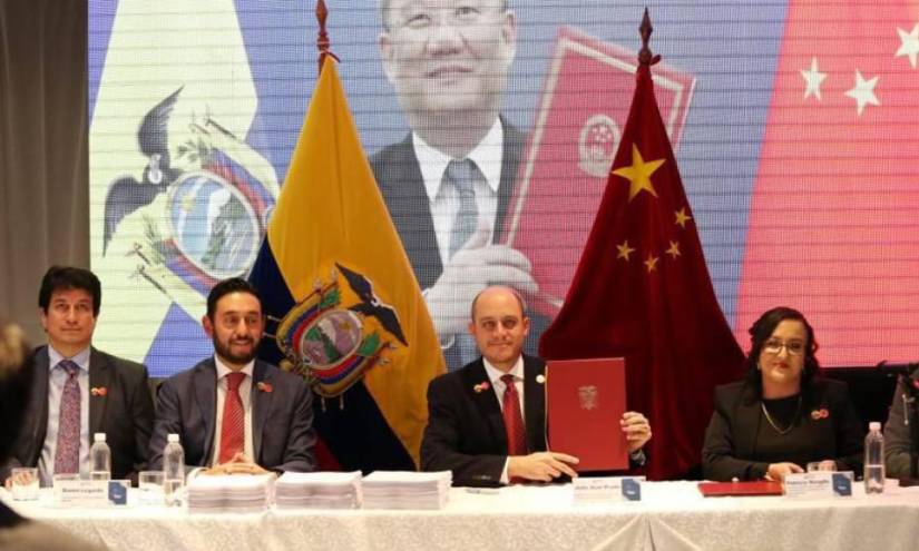 Ecuador y China firmaron en mayo de 2023 un acuerdo comercial histórico de manera simultánea y virtual en Quito y Beijing.