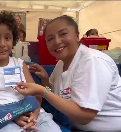 Imagen de un niño vacunado contra el VPH en Ecuador.