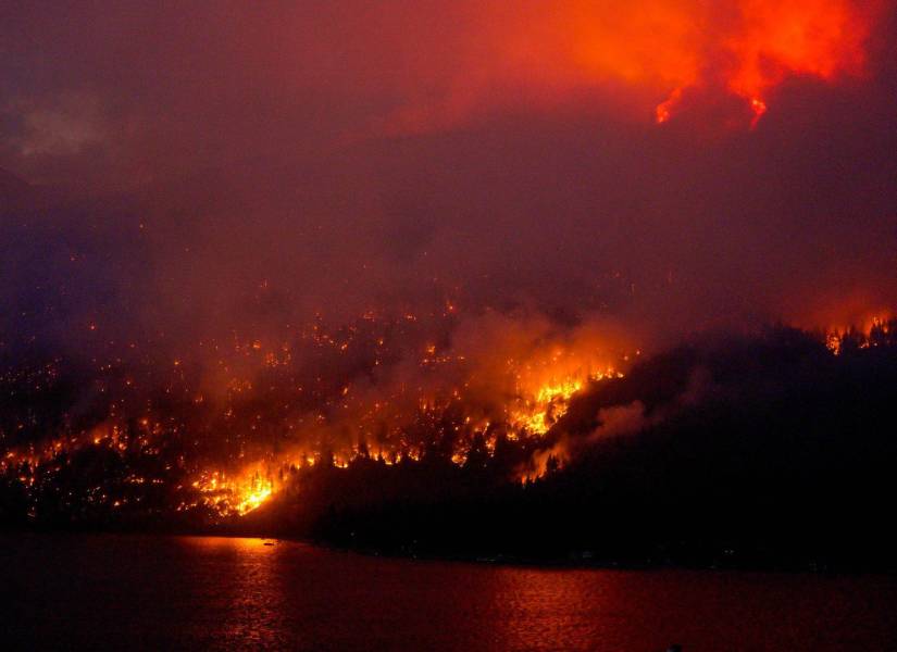 Unos de los incendios forestales en Canadá.