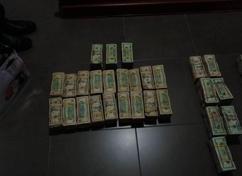 Imagen de parte del dinero incautado en Ecuador, en los operativos contra la mafia albanesa.