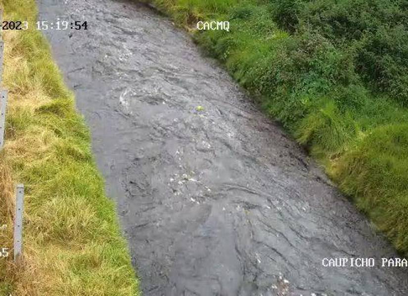 Quito: el caudal del río Machángara se incrementa por las fuertes lluvias